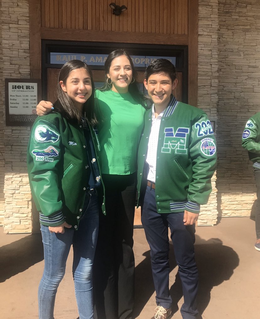 Swimming_MHS's tweet photo. Happy Teacher Appreciation Week!! To all @MontwoodHS teachers! Thank you for all you do! And a special shout out to Coach Rodriguez for always being there for her athletes and students! We love you!💙💚 https://t.co/RDQJMTmEAw