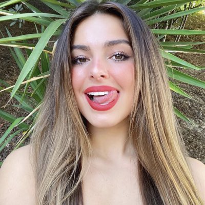 ISABELLEWUT's tweet photo. #NewProfilePic + 1 🍓 #ROSEWAYFEED https://t.co/kYw2hJXNkQ