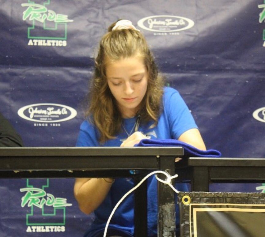 LRHS_wsoccer's tweet photo. 🌟Senior Spotlight🌟

#1️⃣3️⃣ SONNET HOUSE
😎Aka ��House; Sonn”
🤩Fav Pride Socc Mem:
last yr’s playoff game vs heritage..wasn’t outcome wanted but all worked hard &amp; after got to see team glammed up @ prom
⚽️Committed to playing @ Barton College
🎓Plans to study Veterinary Science https://t.co/5NkExQTO55