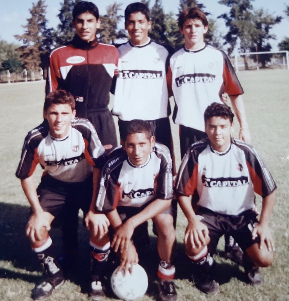 Lindo equipo para un reducido... ⚽️

A ver quién puede nombrar a todos los jugadores 🧐📸

🔙 @CANOBjuveniles