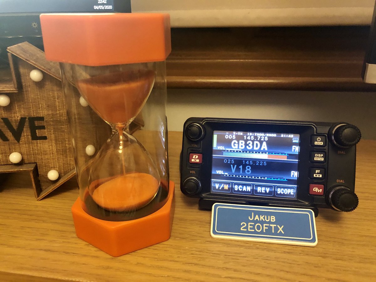 J4kub's tweet photo. ⁦@EssexHam⁩ Monday Night Net 2 minutes timer. Haha https://t.co/HinMUV7rMT