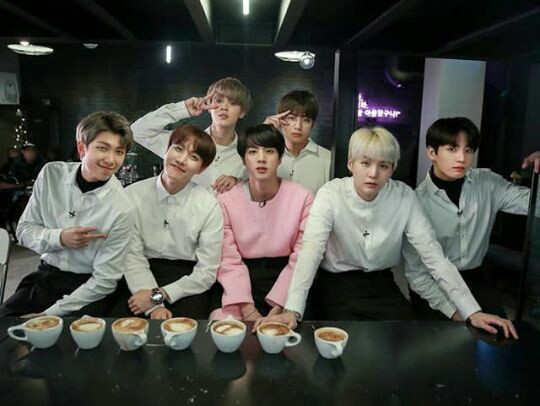 Falyaartama1030's tweet photo. Run BTS episode 45 yang waktu itu jin pake baju cooky bt21 lucu banget kan gemoiiiii / kawaiiiii #gemoii #runbtsep45 #bts #kimnamjoon #kimseokjin #minyoongi #army #BTSARMY https://t.co/vEb6niQkyn
