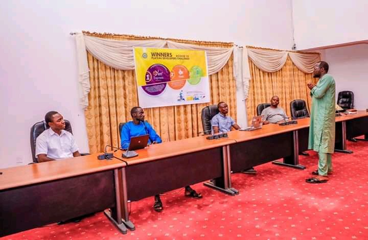 yenexpressmed's tweet photo. Earlier today, we were hosted by the DG of @Pictda_ng . In keeping to their words of supporting innovation and youth empowerment , we received the sum of #200,000 as the winners of the Plateau #COVIDー19 challenge.
We will continue to strive to be a leading Medical Hub. (1) https://t.co/eWJyOrd7Fd