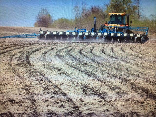 #Corn #plant20 reaches 56% complete in #Illinois May 4 despite rainy pattern the past week. Much better than last year when corn planting did not reach 50% completion until June 4.