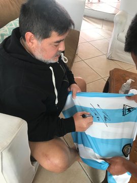 EXNJ5T2WAAMQLy6?format=jpg&name=360x360