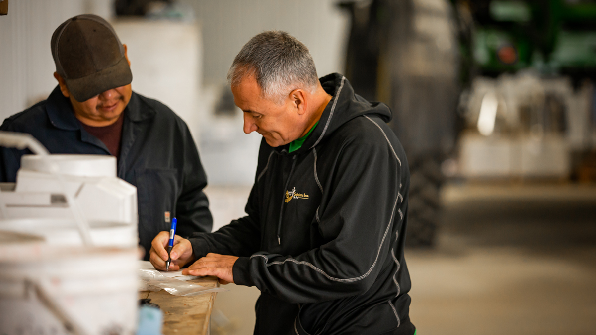 FACagriculture's tweet photo. Aujourd’hui, la Saskatchewan fête la Journée du développement économique des Autochtones. À cette occasion, FAC tient à souligner la contribution de toutes les collectivités autochtones qui œuvrent dans le secteur agricole et agroalimentaire. #EDW2020 #InclusiveEcDev https://t.co/DyENPwlSt4