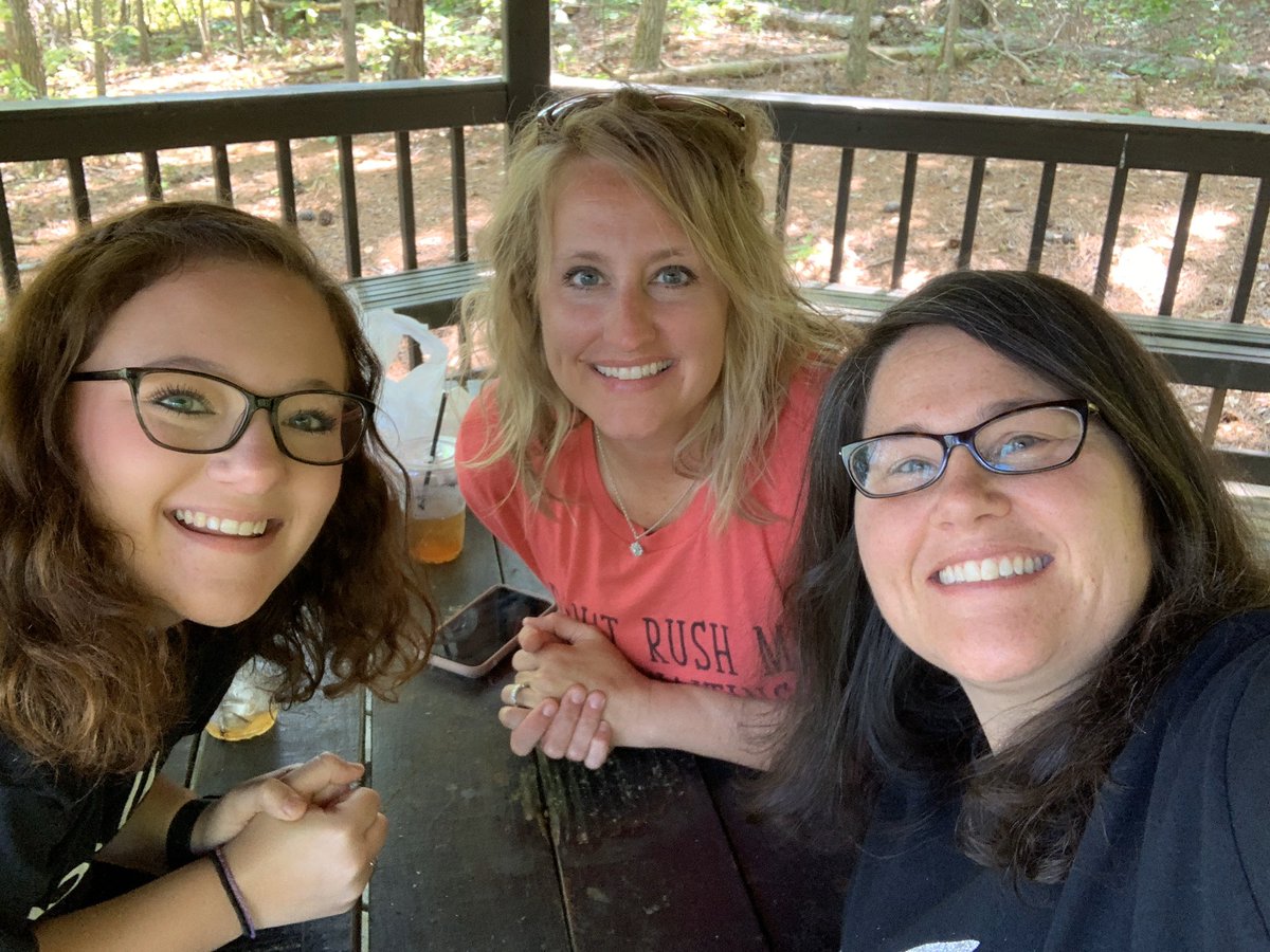 OGESPreKProud's tweet photo. Enjoyed a picnic lunch from Curious Pig with some of my PK peeps. Thank you Oak Grove PTO!! You are the best!!#TeacherAppreciationWeek  @oakgrovebraves https://t.co/IRfZhdKWod