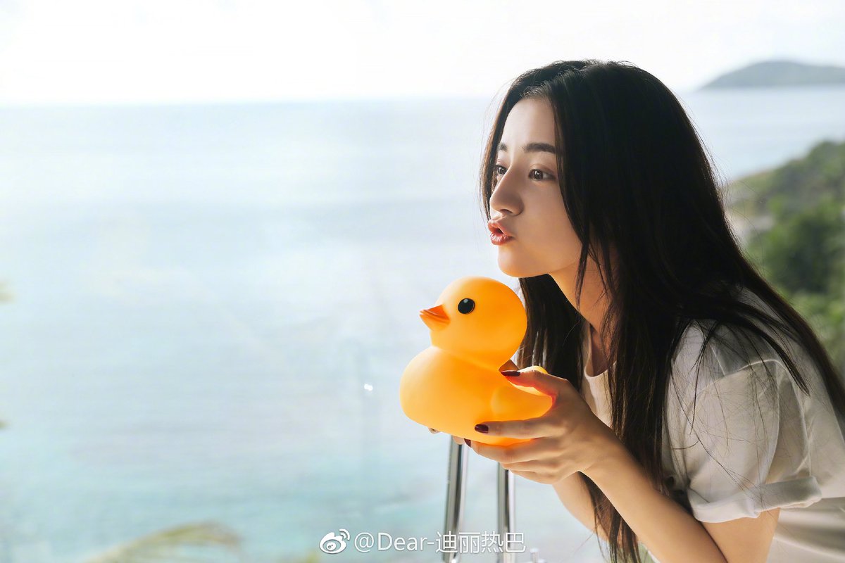 ddiliraba's tweet photo. 小鸭子 嘎嘎嘎嘎嘎
#迪丽热巴 #热巴 #小迪 #胖迪 #dilraba #dilrabadilmurat #dilireba #dilirebadilimulati #pretty #fashion https://t.co/ixz4DrG6Jg