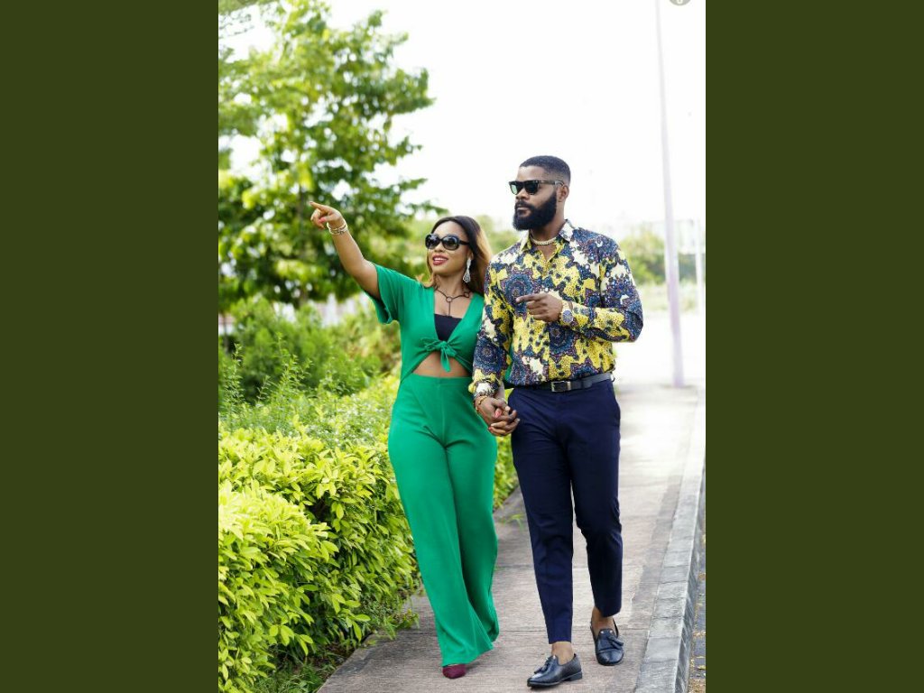 Blessingmirac13's tweet photo. AS ALWAYS I JUST WENT THRU DIS HASHTAG
NO BEAUTY, NO ROYALTY
EVERYWHERE JUST DRY.
SO I DECIDED TO ALLOW SOME OF U GET A GLIMPSE OF ROYALTY DEMSELVES. MEET THE EXQUISITE AND GORGEOUS COUPLE. MEET THE QUEEN AND HIS KING @nkechi_agbah
And @officialjaybens #UltimateLoveNG 
#Jaykech https://t.co/sX9dWQwOF5