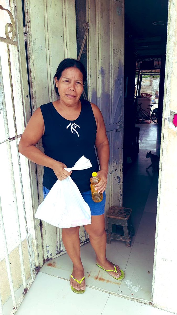 FunTecnoglass's tweet photo. ¡Nueva semana y nosotros no paramos! Hoy estuvimos nuevamente en Siape entregando mercados para su gente. #DeEstaSalimosJuntos #QuedateEnCasa #SoySolidario https://t.co/jOGB2NjrSy