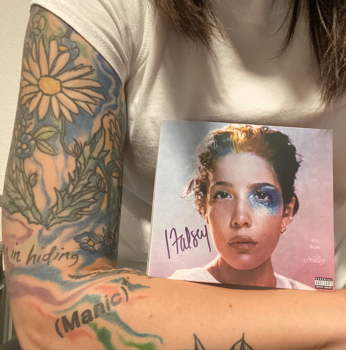 galena_394's tweet photo. Yea, not gonna lie, I had a moment! Thank you 💜 @halsey 
#Halsey #Manic #mondaythoughts #MusicMonday #fangirl https://t.co/BdokZvoWnI