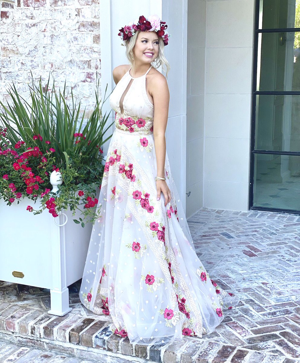 TracyUsry's tweet photo. Prom 2020 Corona style https://t.co/3iUd47caEF
