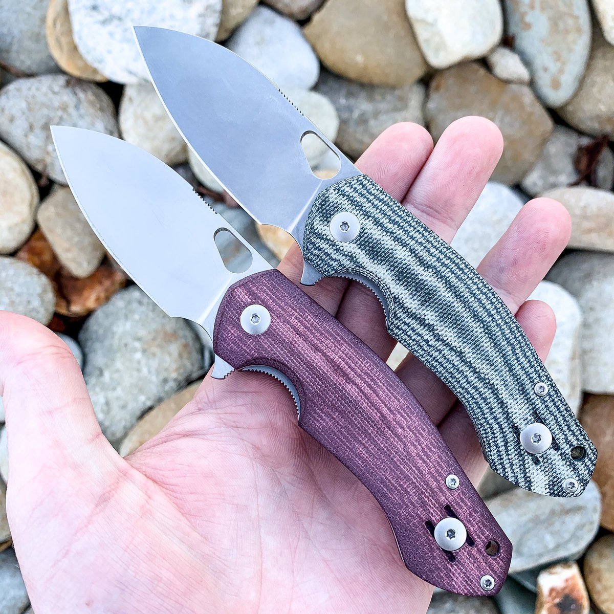 StNicksKnives's tweet photo. #MicartaMonday with the new @GiantMouse_LLC ACE Biblio’s in Burgundy and Black & Grey Micarta! Check them out at our Athens store or over on our website linked in the page bio. #knivesRsharp https://t.co/7DAWmMh5EI
