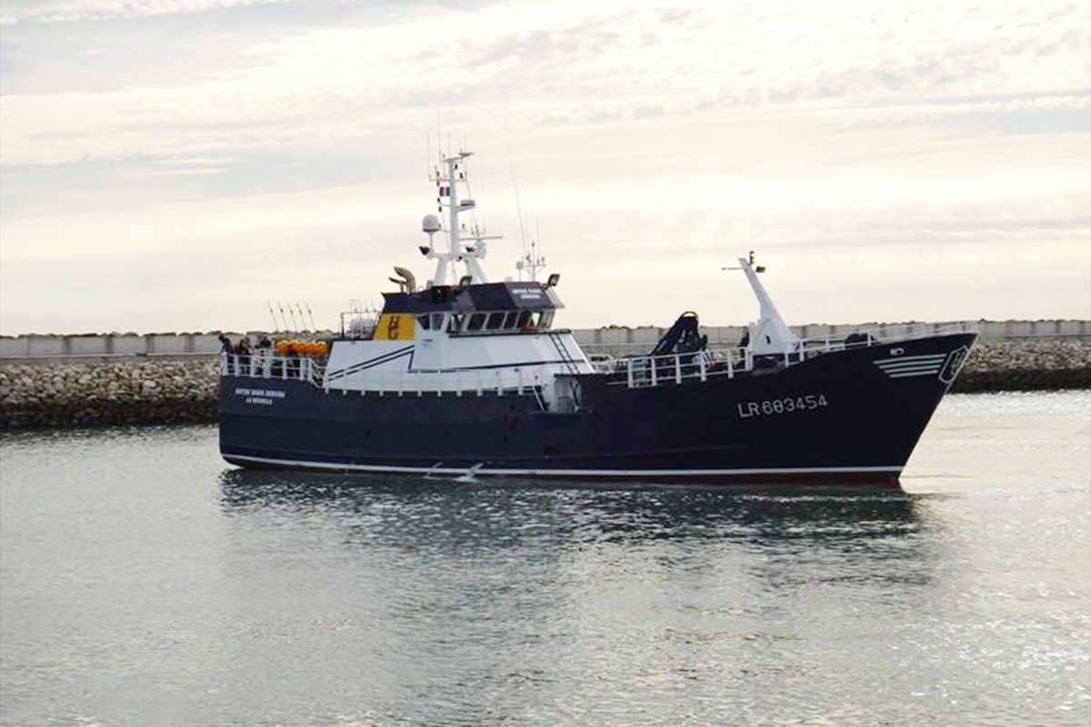 SkipperEditor's tweet photo. Coronavirus alert for Castletownbere

 A  Spanish owned fishing vessel that landed in Castletownbere 13 days ago has been quarantined in a Spanish port since Friday after 8 crew members tested positive for Coronavirus. https://t.co/KXL9XDcC0f  #covid19ireland #WestCork https://t.co/LTTWzYozJb