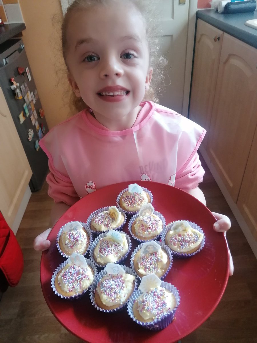 Cat19762017's tweet photo. Evie has been busy baking cupcakes today 🧁😋😊 @ClassPanda https://t.co/hUjhcIkqGe