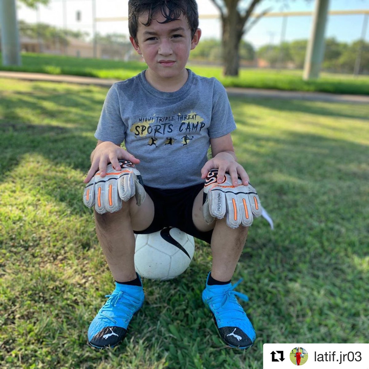 MIATripleThreat's tweet photo. Keep Grinding‼️#NoDaysOff #NoExcuses #MiamiTripleThreat #GottaLOVEit
#Repost @latif.jr03
・・・
Back at it again I’m coming stronger this season-!-!- #straightathlete #flash03 #timetogetitin👊🏻💪🏻 https://t.co/frnyUP1YVN