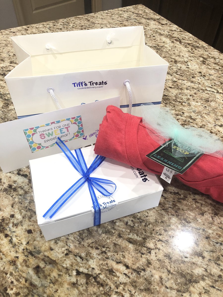 cglasersclass's tweet photo. Such a fun treat from our admin and PTO! Thank you @Hamilton_Lions! #hamiltonpride ❤️ #TeacherAppreciationWeek2020 https://t.co/rsPSEI7Pi0