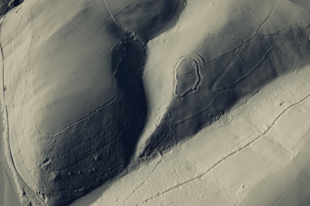 2. The article also mentions the Noss Iron Age Hill Fort near Dartmouth. This is the [~prehistoric & unexcavated] Greenway Camp  #Hillfort & associated  #earthwork. (I posted it way back in my history, but here is it again for reference - its not shown in the article). 3/n