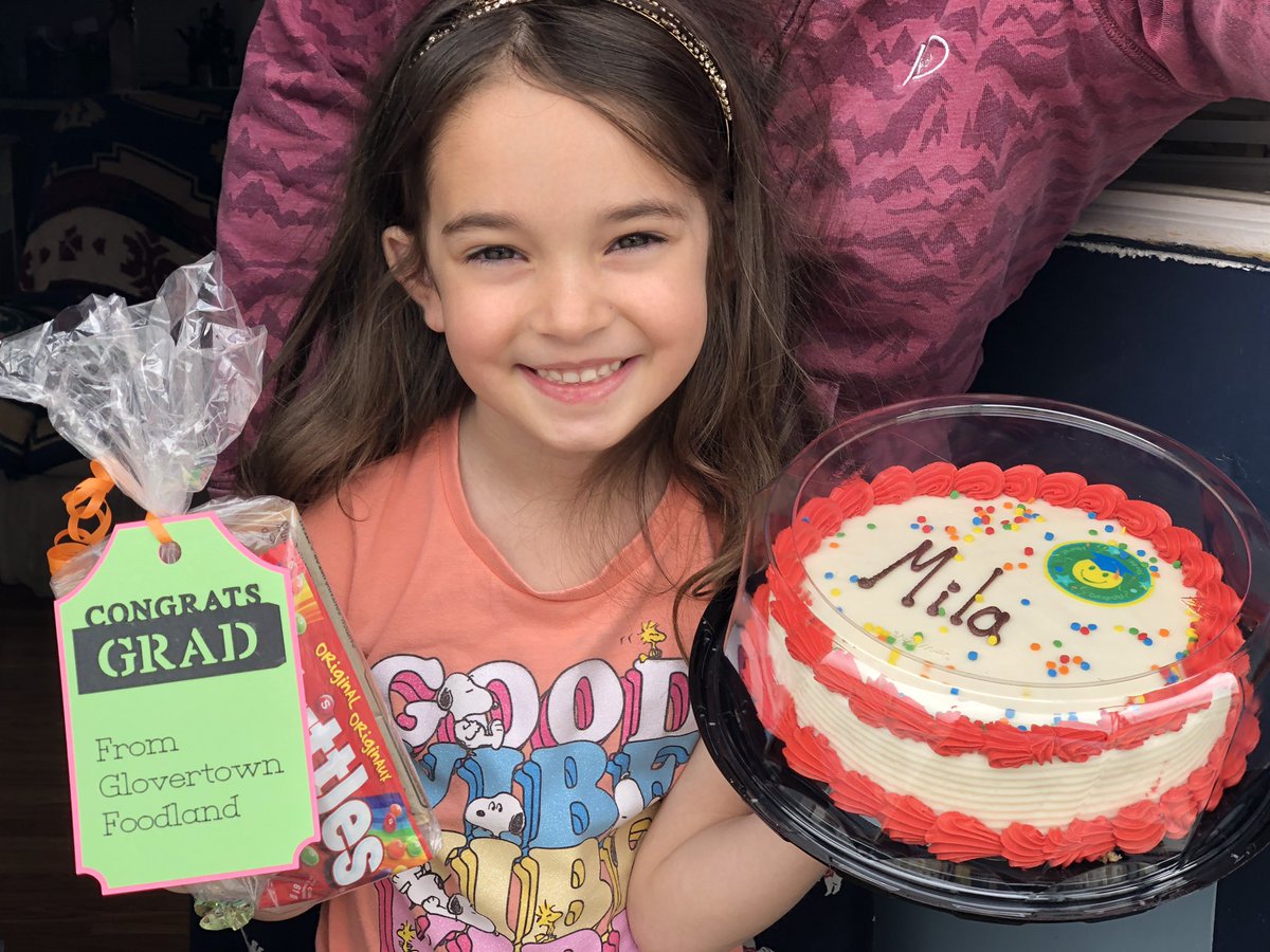 Ms_Howse's tweet photo. This no face-to-face school thing has been hard. But today, delivering cakes to kindergarten students from Glovertown Foodland was uplifting.  We will celebrate your successes as soon as we can! 🎓#SupportLocalBusinesses #BeKind @Baker1973Cathy @GlovertownAcad @dianesrowe https://t.co/XvNSnNygju