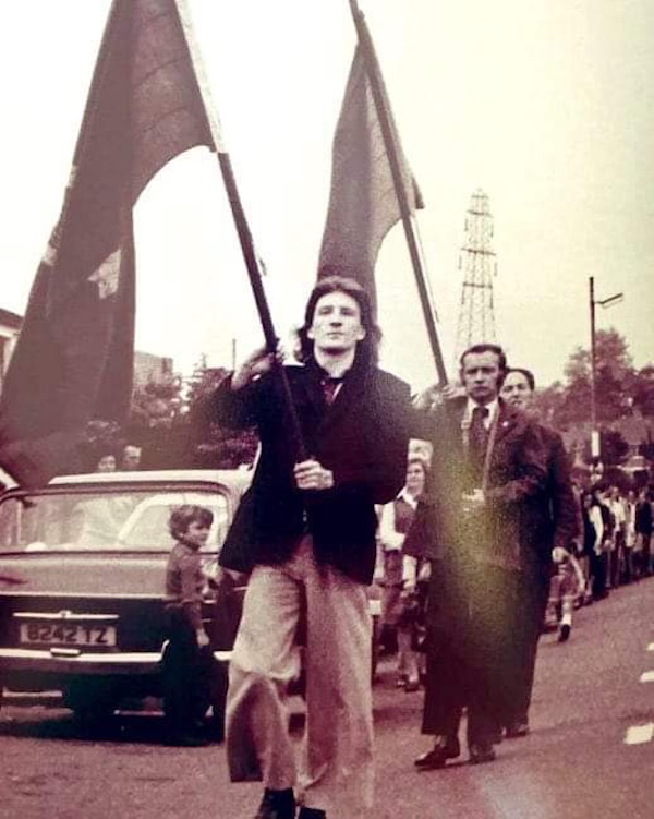 Hunger striker Bobby Sands died on this day 39 years ago, age 27.  He starved himself to death for the struggle, for freedom and the Irish people.  Remember his sacrifice.