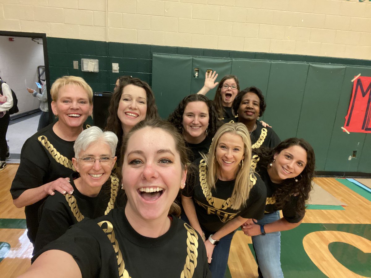 EidenScience's tweet photo. For #TeacherAppreciationWeek I’m taking a second to say thanks to ALL the wonderful DFHS educators who welcomed me and helped me grow in my first year teaching. Thank you!!! ❤️ #foxpride #firstinfive https://t.co/zduekioTaF