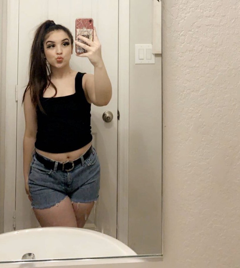 lildevynnn's tweet photo. here’s this for ya #NewProfilePic https://t.co/1BOfUNhmrC