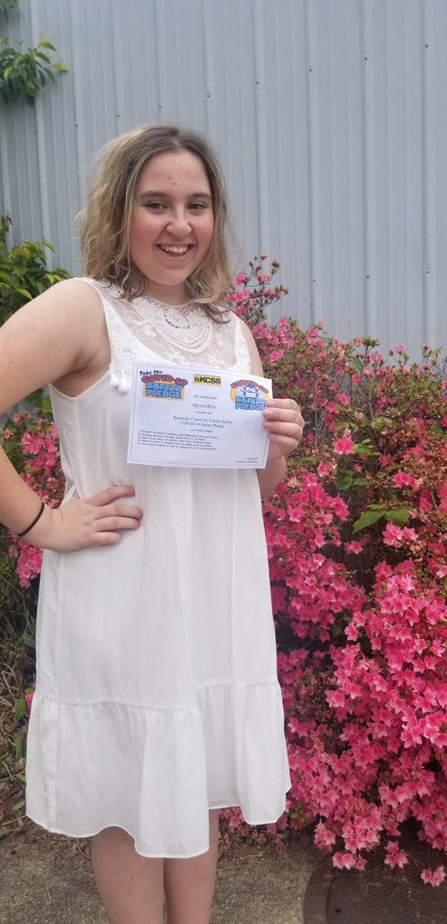 SENIOR <a href="/AlyssaRaeReis/">Alyssa reis</a> with her COVID-19 Safety Pledge. #PCPride 😃 Class of 2️⃣0️⃣