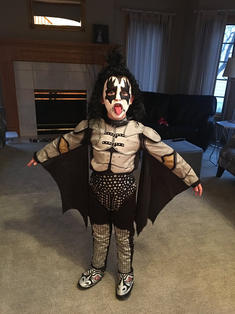 ColbyCoash's tweet photo. @kiss https://t.co/G5vvdYzdkb