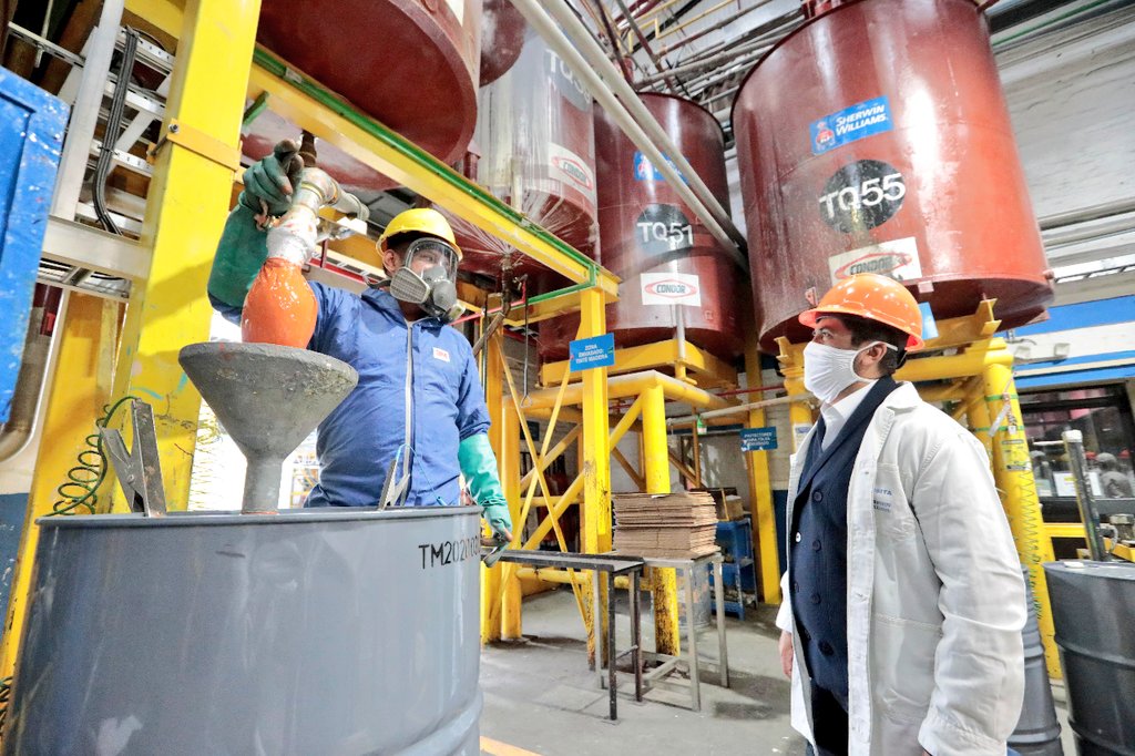 IvanOntanedaB's tweet photo. Recorrimos las instalaciones de @PinturasCondor considerada para formar parte del Plan Piloto de Reactivación del Sector de la Construcción, a fin de proveer de pintura e insumos necesarios para los sectores priorizados. #JuntosEcuador 🇪🇨 @Lenin https://t.co/RCZRSVpjY2