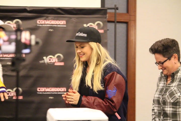 eIizajaneaccess's tweet photo. PHOTO | More new/old photos of Eliza at #Conageddon2 held in March 2019! (Via @_bellamybblake) #ElizaTaylor #The100 https://t.co/de4SfW7FPM