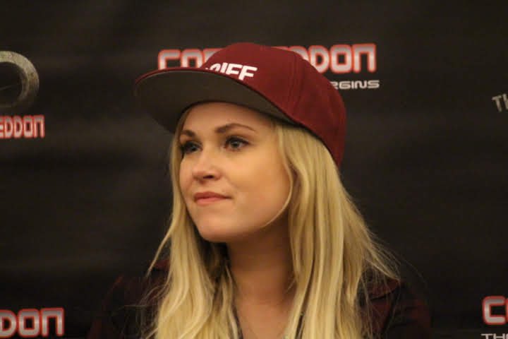 eIizajaneaccess's tweet photo. PHOTO | More new/old photos of Eliza at #Conageddon2 held in March 2019! (Via @_bellamybblake) #ElizaTaylor #The100 https://t.co/de4SfW7FPM