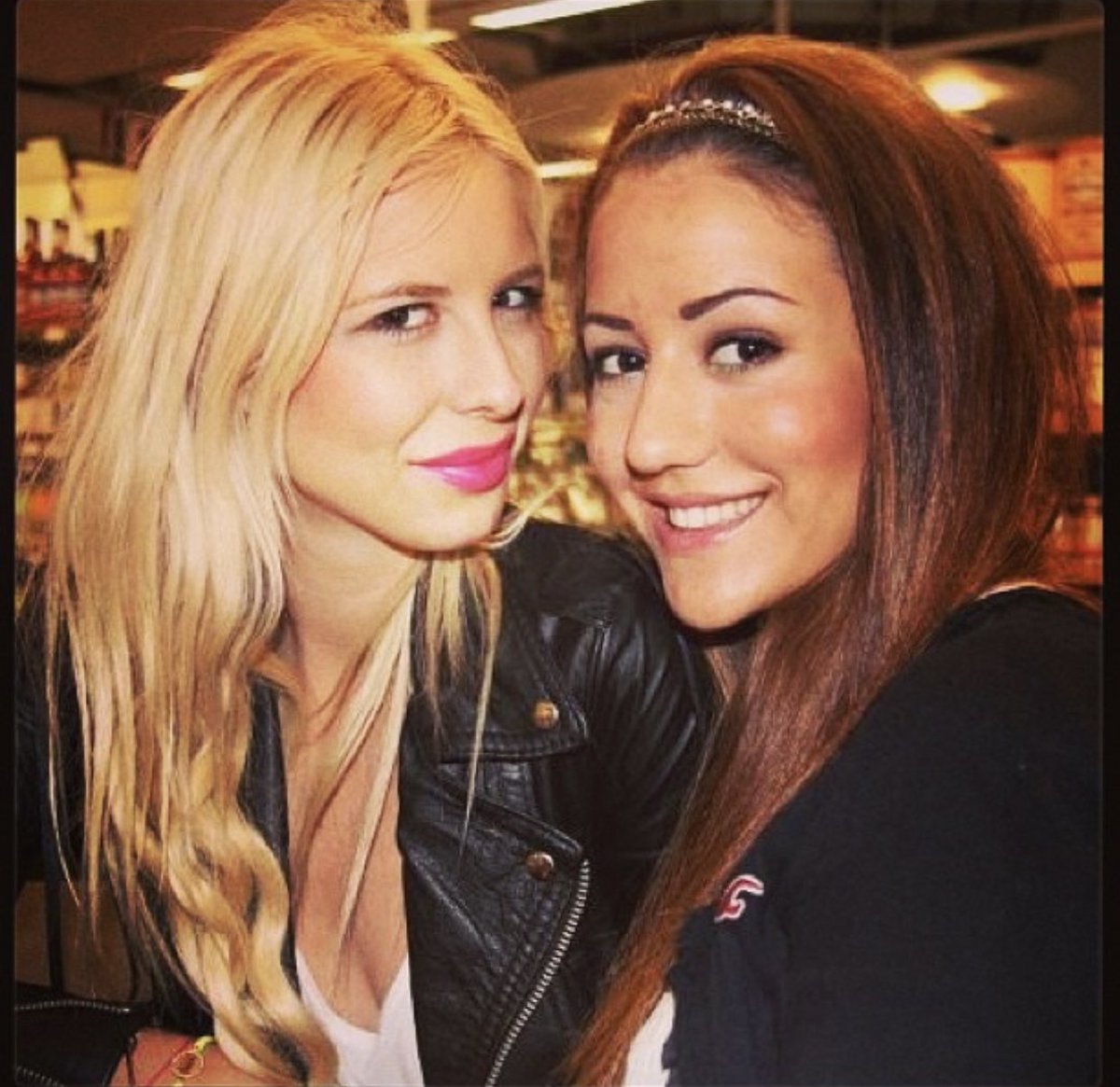 SamoPosh's tweet photo. Bitno da je nekad bilo lepo #caosvima #tagzivota #tamarakalinic #zorannah https://t.co/jy7tY02iEI