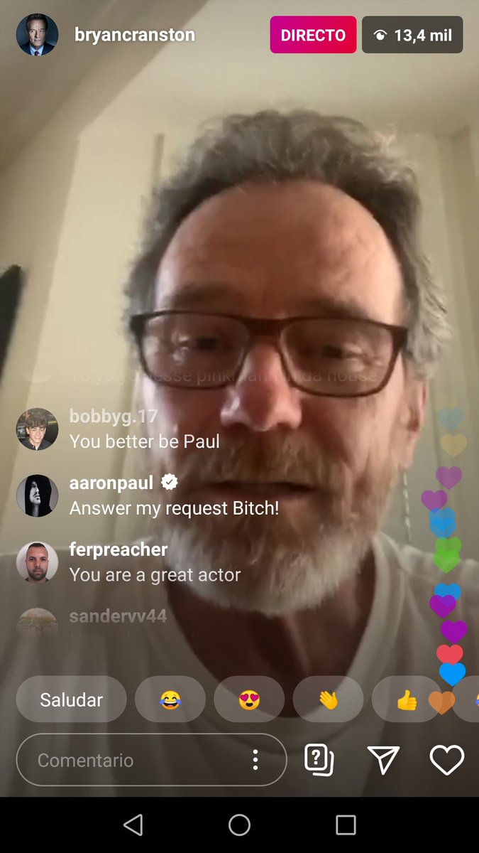 Marc_Domenech_'s tweet photo. Aaron Paul ha enviado una solicitud para entrar en el directo de instagram de Bryan Cranston y este no sabe cómo aceptarlo 😅 
Aaron comentando en el chat frustradísimo 😂😂 https://t.co/b9jKBsPgX4