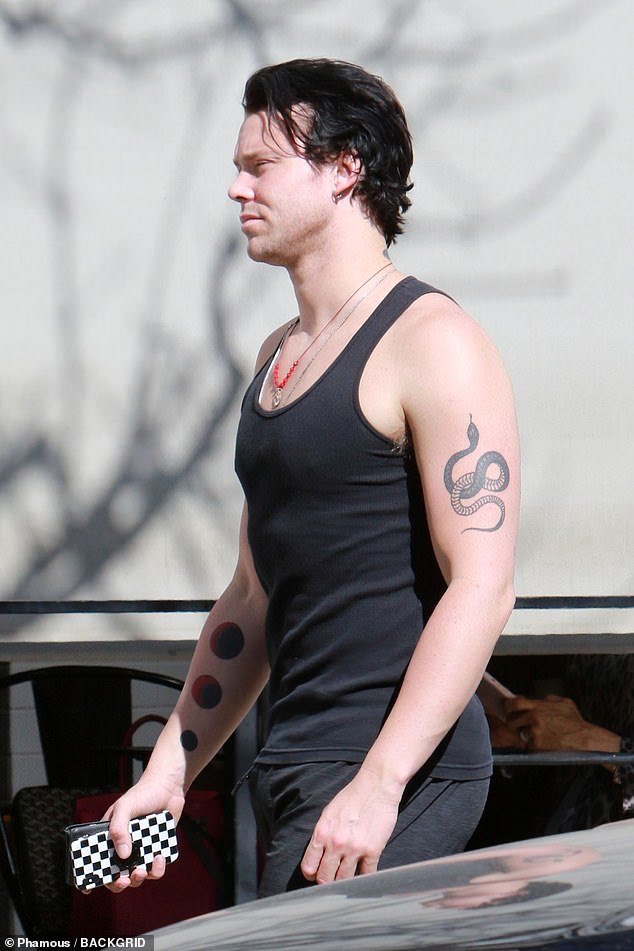 AFIDrumx's tweet photo. Can we all agree that Ashton Irwin? https://t.co/uC9F8zcyda