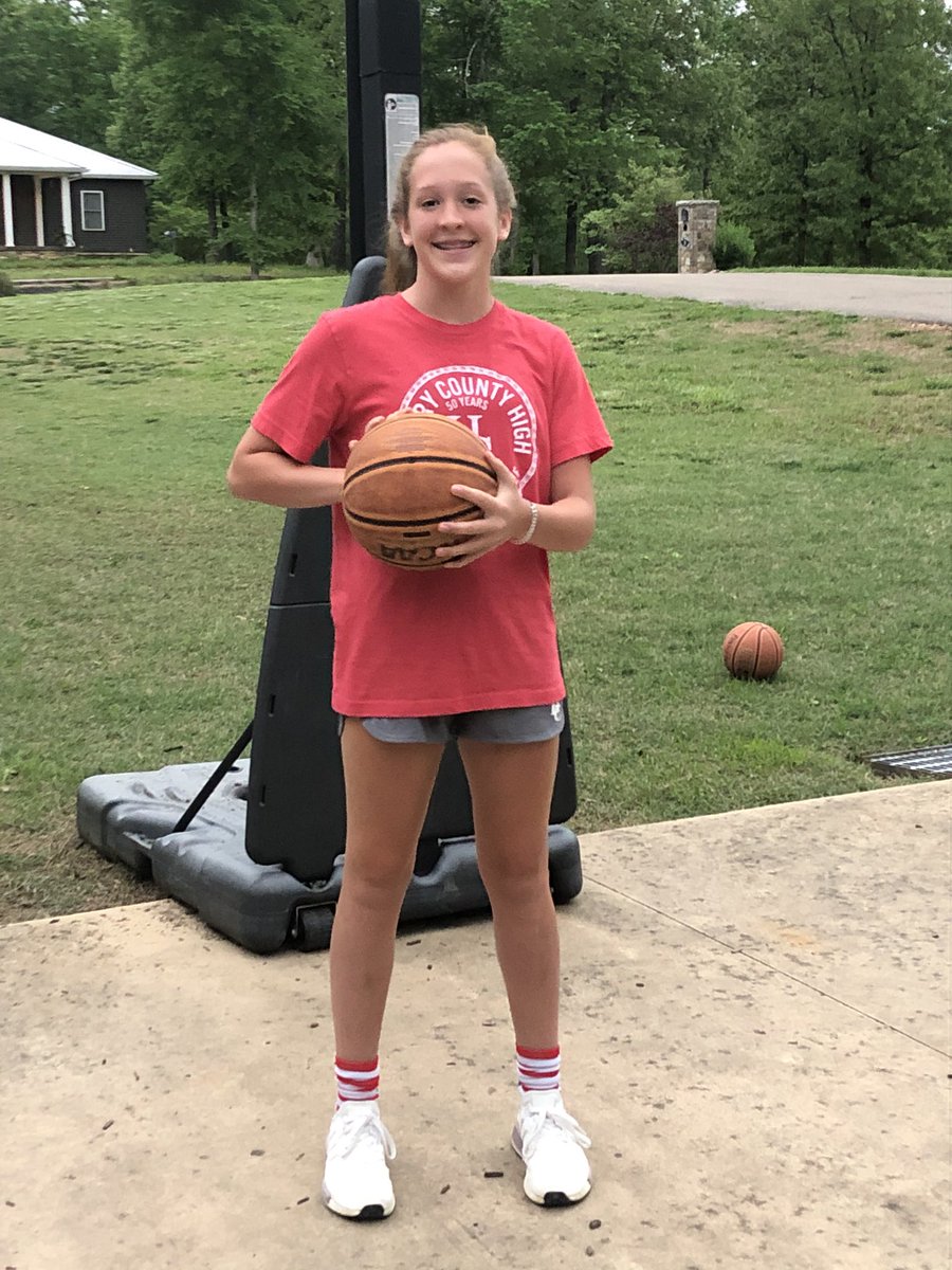 ListKaren's tweet photo. Bragging on Sydney Anderson 2023  @Sydneytheballer  She made “A” team for another year of 9th grade with honors classes on top of b-ball.  Out of over 350 students, she’s ranked 13th. #smartballer @TbWbasketball1 https://t.co/6feiwmHx4B