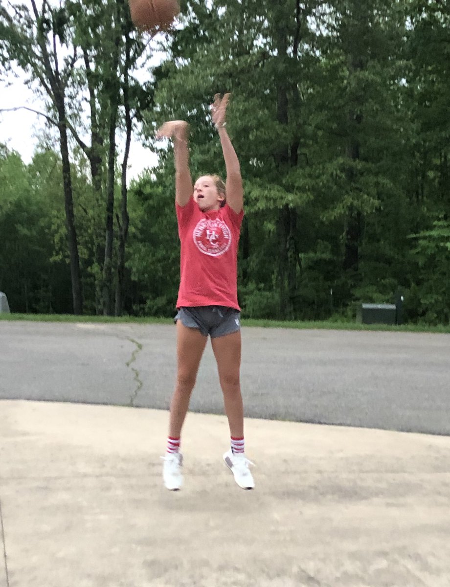 ListKaren's tweet photo. Bragging on Sydney Anderson 2023  @Sydneytheballer  She made “A” team for another year of 9th grade with honors classes on top of b-ball.  Out of over 350 students, she’s ranked 13th. #smartballer @TbWbasketball1 https://t.co/6feiwmHx4B