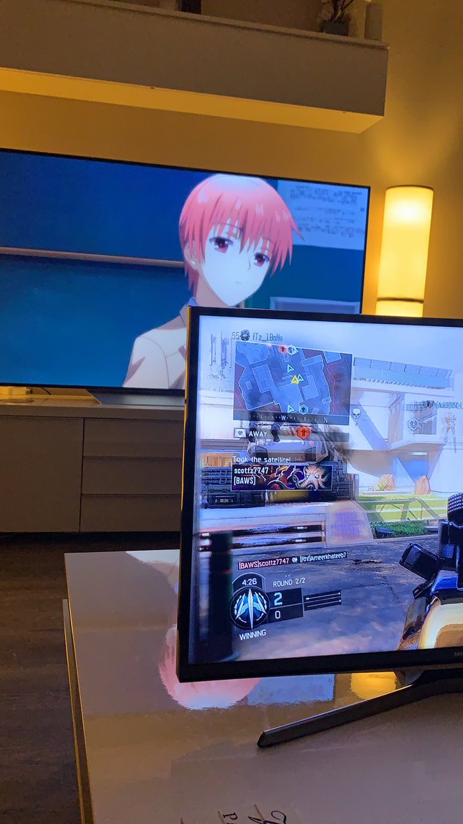 Laviboqa's tweet photo. Me broertje is echt te lief man.. hij brengt z’n ps4 en tv naar de huiskamer, zodat ik niet hier alleen lig aangezien ik hulp met alles nodig heb 🥺❤️ #handicaplife https://t.co/s9wkdrQWHY