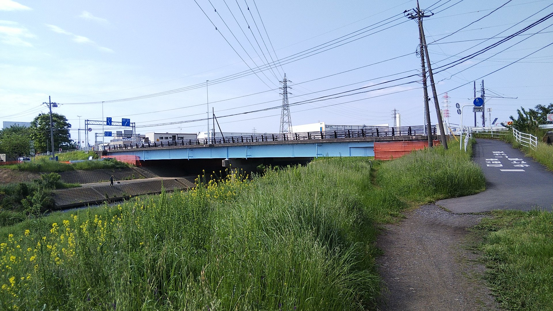 すろうにん 土手沿いを歩いて3kmほどで英橋を通過 ここは 川越街道と国道463号浦和所沢バイパスが交差してます この橋をくぐれば間もなく所沢市内に入ります T Co Ktqggzas Twitter