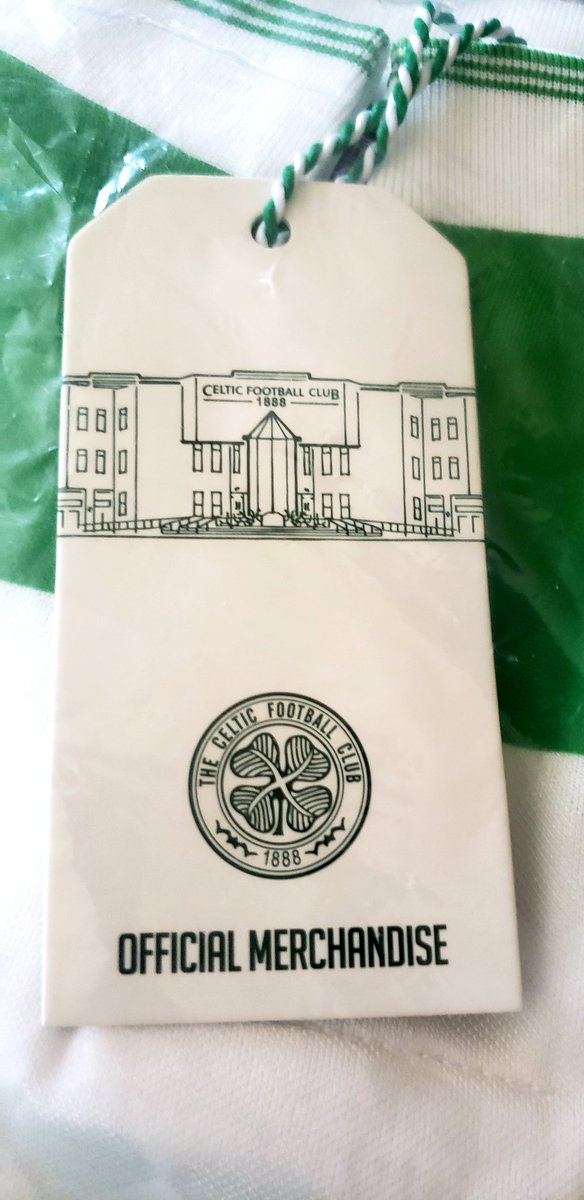 JGlasgowCelticK's tweet photo. *****GIVEAWAY ******
I have an extra, unworn  and with tags 1988 Celtic Centenary replica top. It came from the Celtic shop. £35 value.

Like/RT and give me a 🍀HAIL HAIL🍀 in commentd and I will choose a random winner on Saturday. Good luck🍀💚🇮🇪 https://t.co/OagL1n0xxP