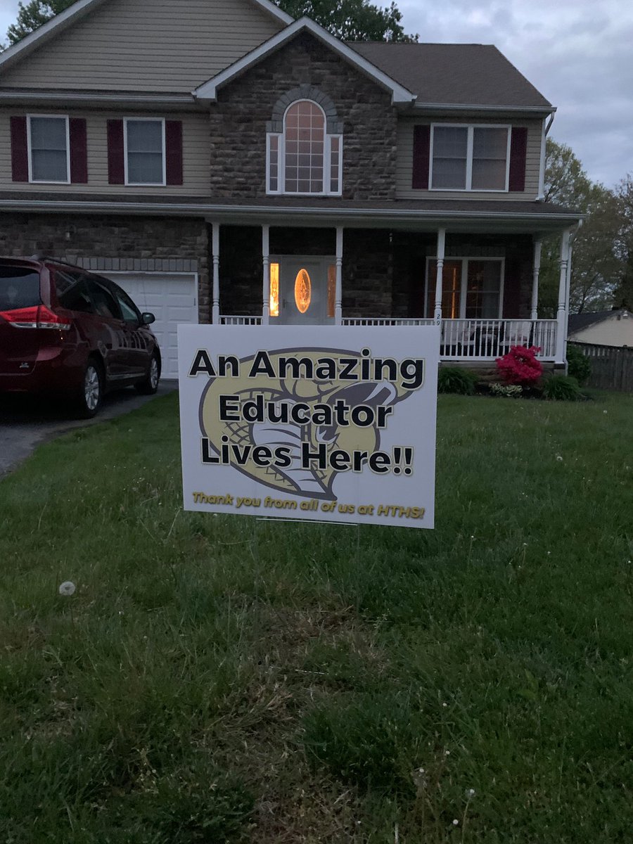 HTechSGA's tweet photo. To teachers and staff at HTHS we’d like to say THANK YOU. Thank you for all the hard work you put in each and every year to help us as students grow and become better people. We love you ❤️ and we hope you love your signs!!! https://t.co/fmMmot60B8