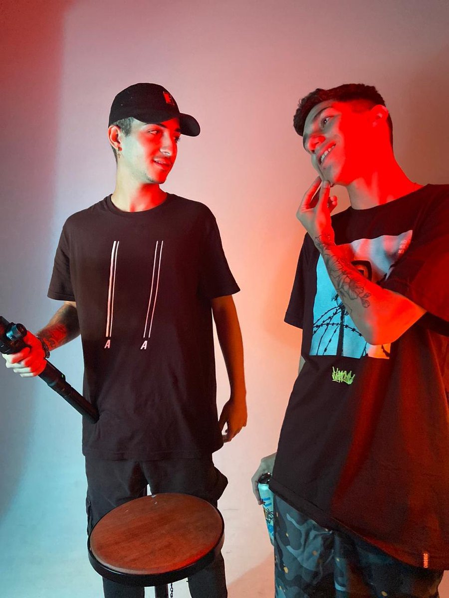 AnormaleCo's tweet photo. saudades de gravar uns clipes né meu filho? 😔😔

🎶 Slow mo - Luanda ft. Tetéo

Em breve mais novidades sobre o clipe produzido pela @AnormaleCo 

Enquanto o clipe não sai veja o lyric vídeo no link:
https://t.co/YqvD6sM4rn

@Nericut @ojuaraje https://t.co/EogL2JSLt1