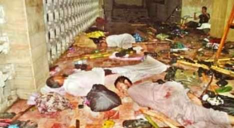 MDFARIDUDDIN0's tweet photo. ৯০% মুসলামনের দেশ বাংলাদেশ। 
এখানে ইসলামী সভ্যতার বিকাশ অবধারিত ছিলো। সংস্কৃতি হওয়ার কথা ছিলো কুরআনের রঙে। কুরআনের জ্ঞানে জ্ঞানবান আলেমদের গুরুত্ব থাকার কথা মাথার মুকুটসম। অথচ শাপলা চত্বরে কুরআনময় মাথাগুলো লুটিয়ে পড়লো।
৫ মে ২০১৩। শাপলা চত্বর ট্রাজেডির কথা বলছি।
#Bangladesh https://t.co/HJm1Luy8dl
