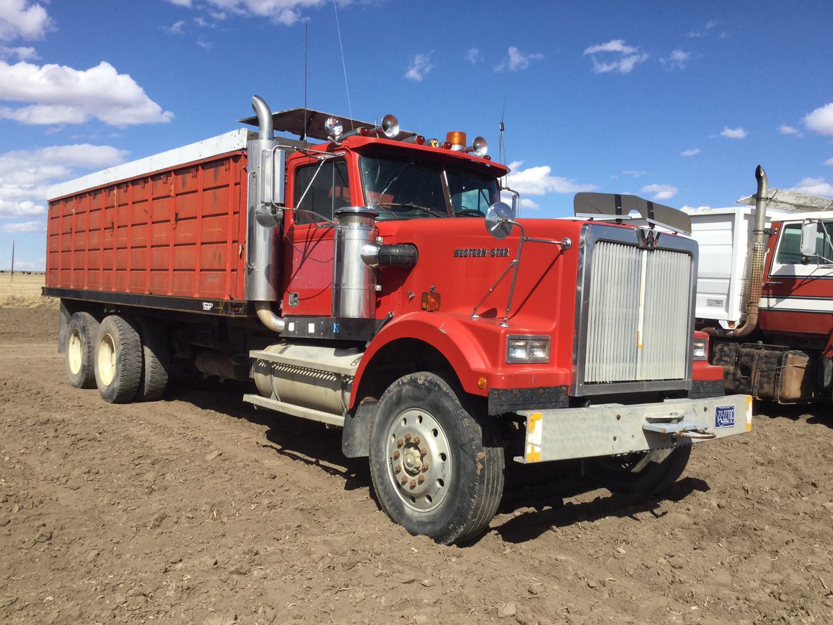 TravisBigIron's tweet photo. Check out the equipment for sale on https://t.co/jKD7ba6CCP May 6, 2020 from Keller Inc. in Hardin Mt. #johndeere #caseih #westernstar #unreserved #nobyersfees @BigIronAuctions @thebigironguy @WyoBigIronGuy @TedBigIron @BradyBigIron @BigIronLizB https://t.co/WQhxHLtcbh