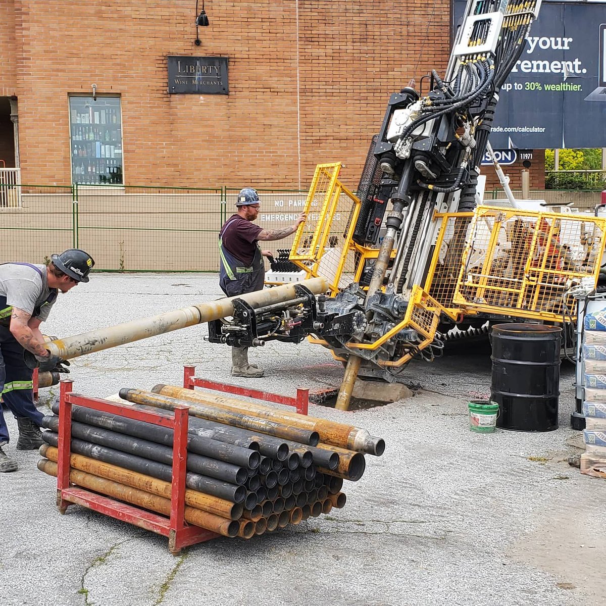 VanMarsDrilling's tweet photo. Our Boart Longyear LS-250 setting and drilling a 60m angle hole. 

https://t.co/lhjo0VuYv7 

#vanmarsdrilling #wegothedistance #sonicdrilling https://t.co/hD4WKxDcqa