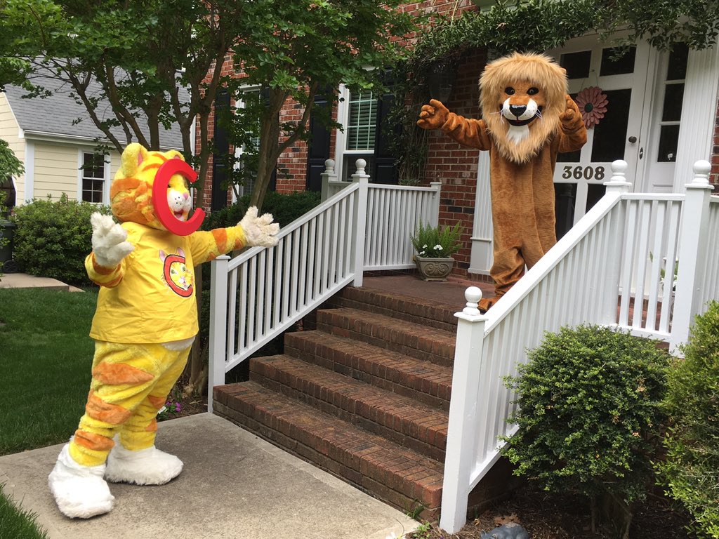 LacyESLions's tweet photo. Look who stopped by today @SherriMiller06 to visit with Lacy Lion!! Clever Cat @letterland heard that Lacy Lion was looking to eat cupcakes and cookies while having a conversation with her “cat family” friend.  #lacylionmissingstudents @LacyESLions @JelynnC https://t.co/5gsL0Ya6uI