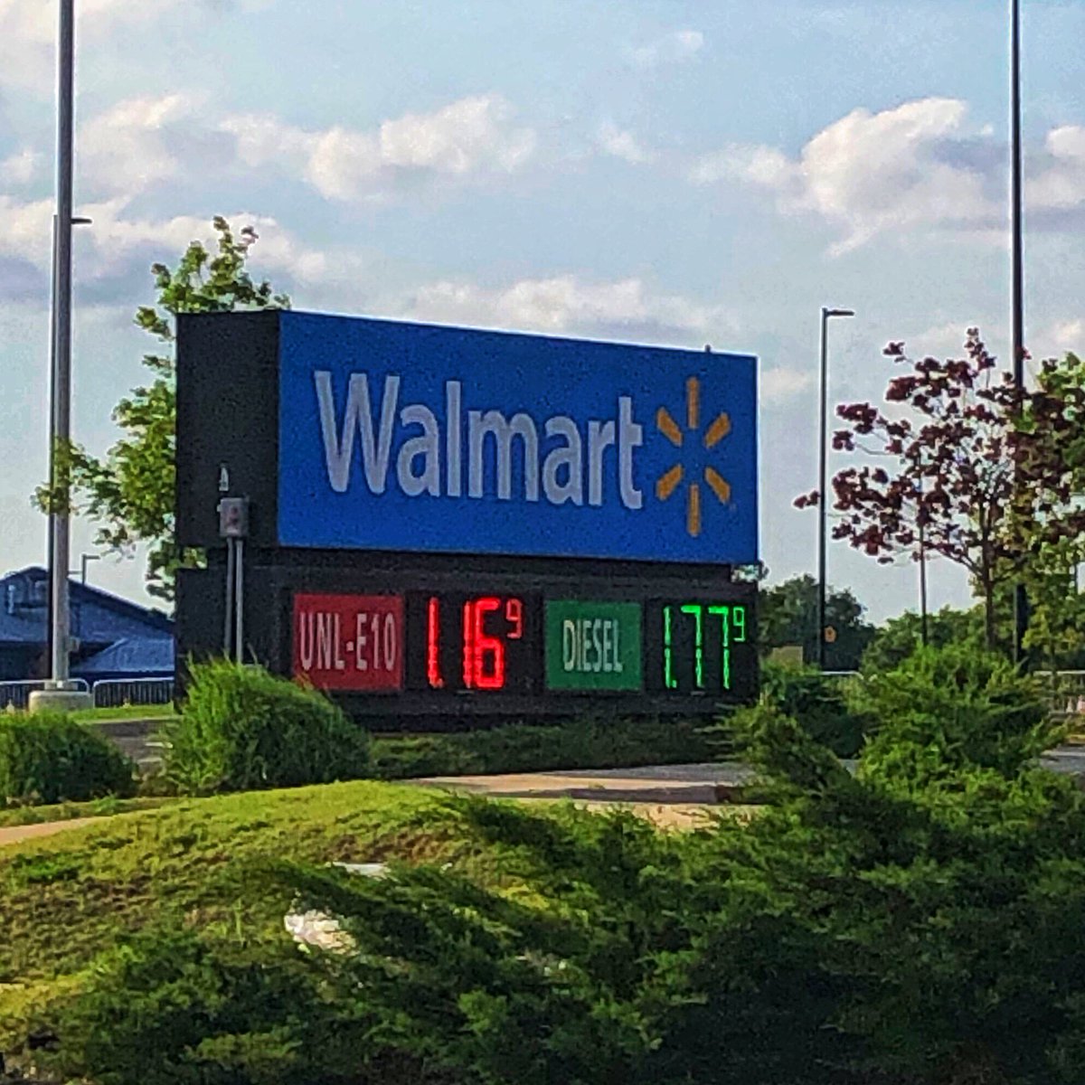 lump_fat's tweet photo. I haven’t seen these prices since the ‘80s. We need to #MakeFreedomGreatAgain @PatUnleashed @KeithMalinak @JeffyJFR #PutThatInYourPipe #PatHeads #PatMob https://t.co/JlOmHvdYB4