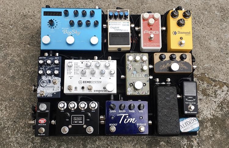 Voodoo_Lab's tweet photo. @_neptm packed this board about as tight as possible and we love it 👌🏻 #poweredbyvoodoo #voodoolab #geartalk #gearnerds #gearpassion #pedalboard #pedalpower #cleantone #cleanpower #strymon #bosspedals #ehx #diamondpedals #empresseffects #walrusaudio #disasterarea #timpedal https://t.co/luRFCZ8SyT