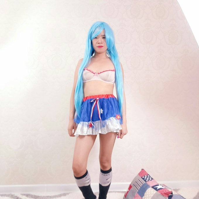 I just want to feel long #Bluehair. I feel #Cute #young to this attire. Feeling Blue Rapunzel. 💙💙😍😂 https://t<a href="/tag/bluehair"class="tags">#Bluehair</a><a href="/tag/cute"class="tags">#Cute</a><a href="/tag/young"class="tags"><span>#young</span></a>