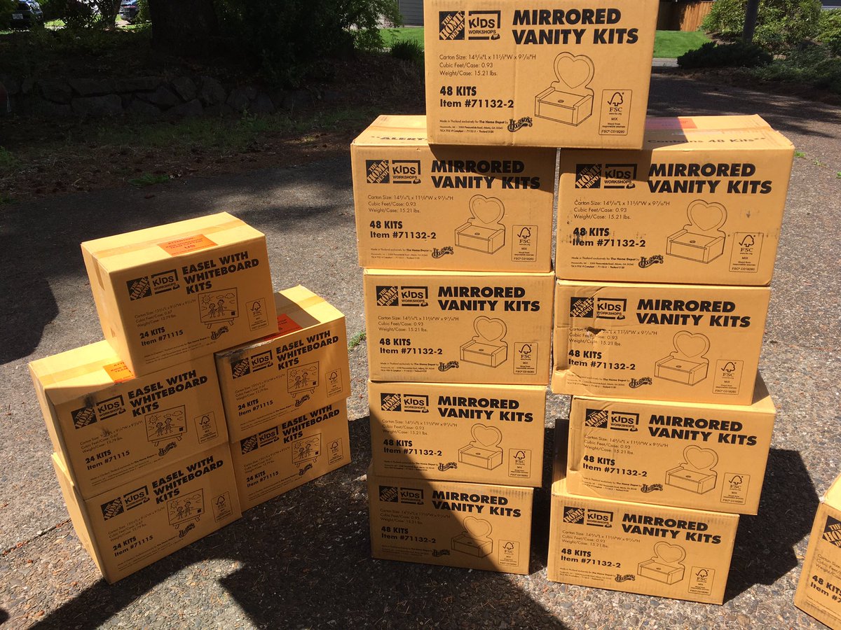 lemoineer's tweet photo. 1st distribution of the 2nd round of @HomeDepot donated kids’ workshop kits today at Hazeldale Elementary. 148 happy kids (and prob 296 relieved parents!) Paired up with the #GrabnGo lunches! #kidmadethings #BSDfutureready @BeavertonSD https://t.co/dQVHymN4D3