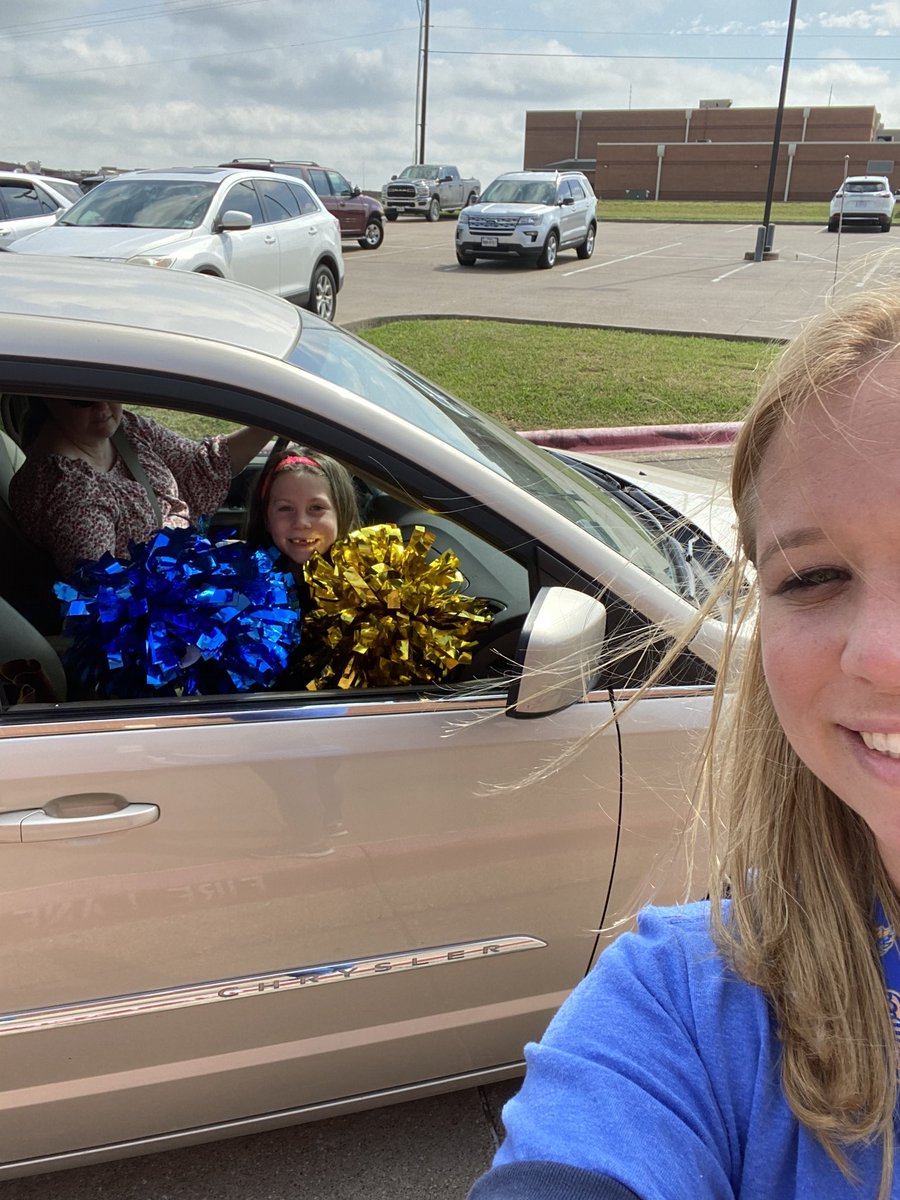 MCummings41's tweet photo. Thank you sweet girls for your appreciation! @communityisd @McClendonBraves https://t.co/TYLZMlGZ9X